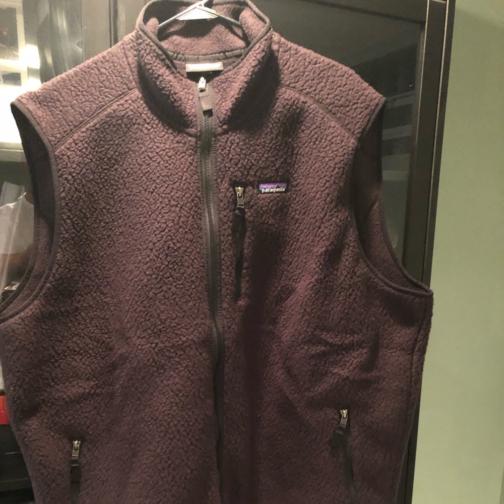 Patagonia.    Mens——Vest……Excellent, gently used condition.